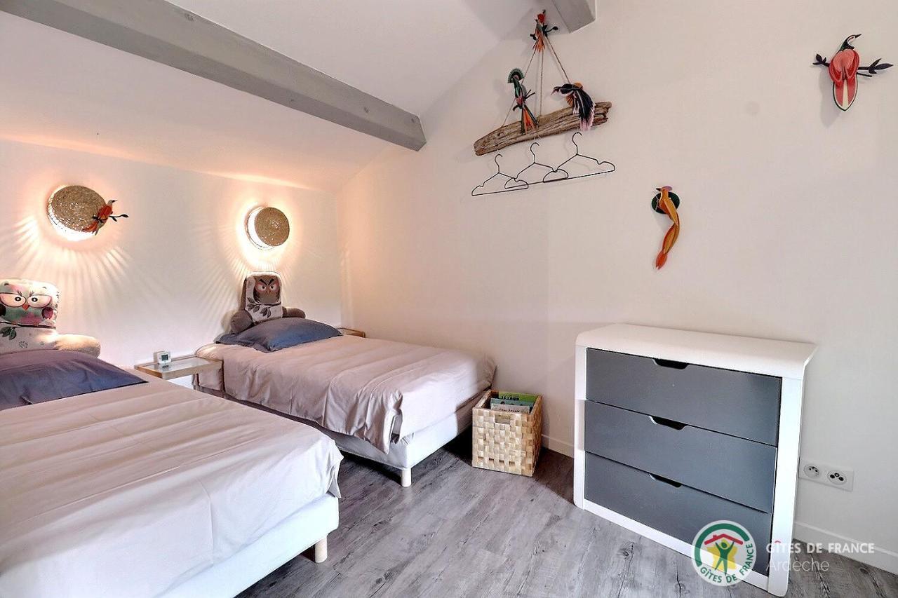 L'Envol Des Papillons Villa Grospierres Bagian luar foto